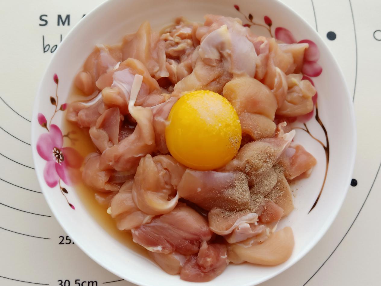 糖醋鸡肉的做法（教你做出成本不到十块钱的糖醋鸡肉）
