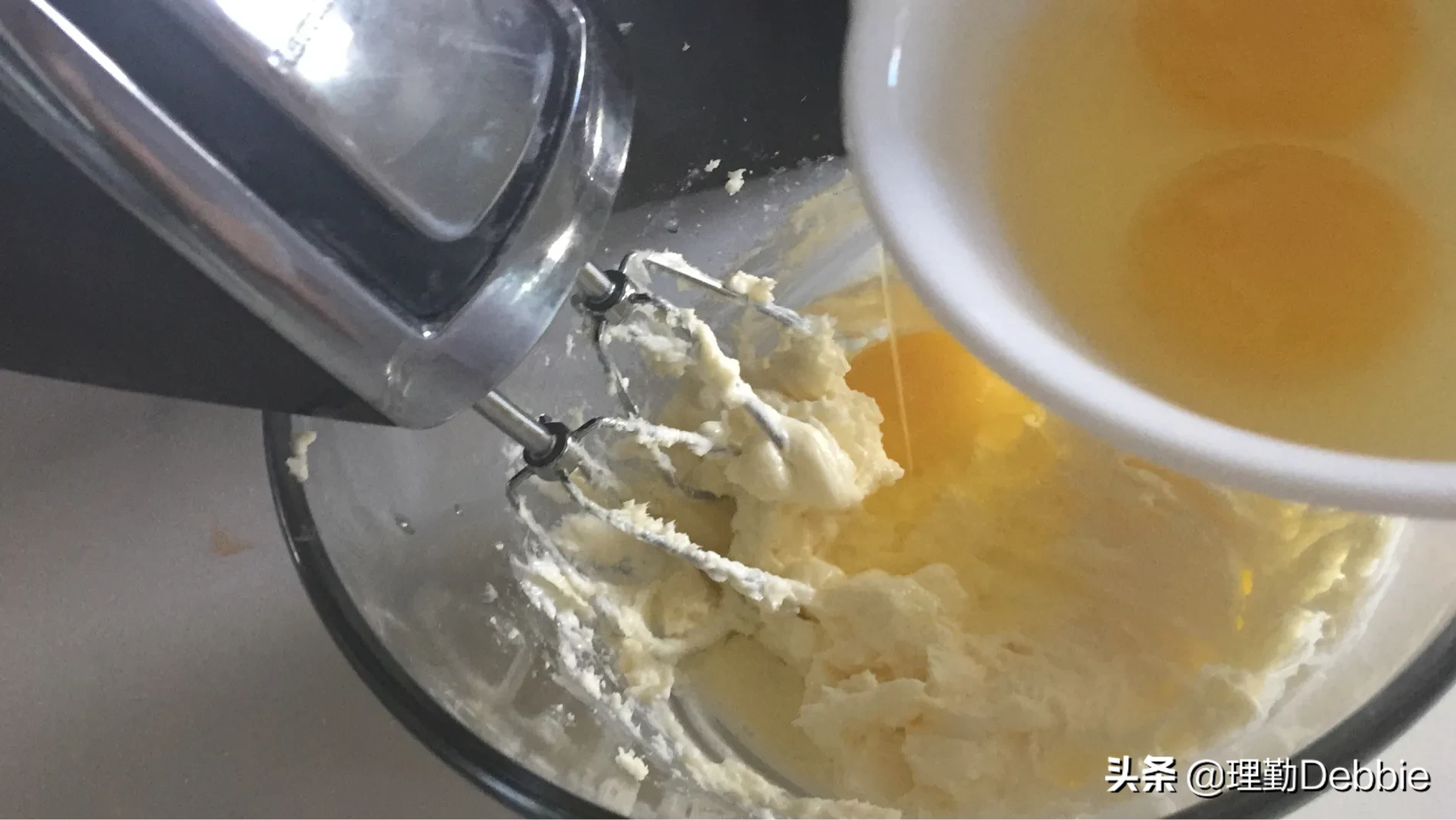 黄油的打发 烘焙入门必备 三个步骤完成 零失败做蛋糕秘诀大公开