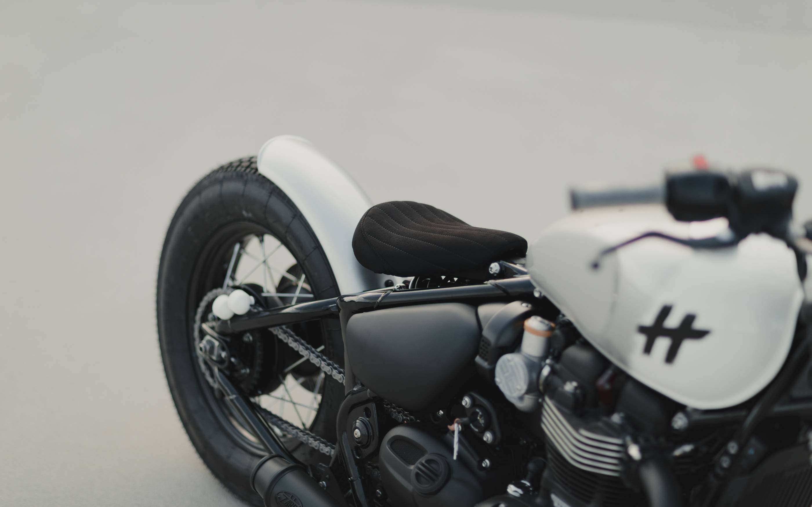 2022 款 triumph bobber black 极致改装,来自 hookie