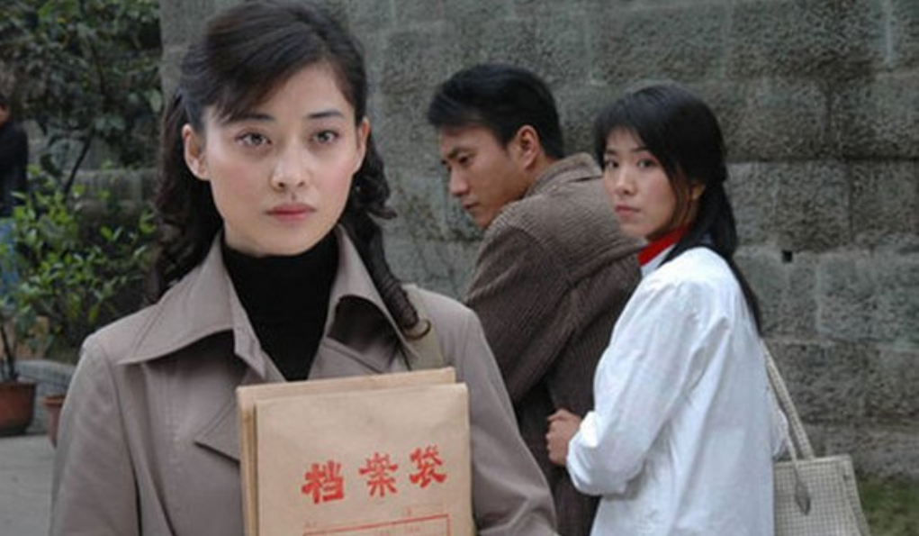 胡军梅婷主演的电视剧岁月(《岁月》梁致远，从研究生到局长，背后的两个男人和两个女人)