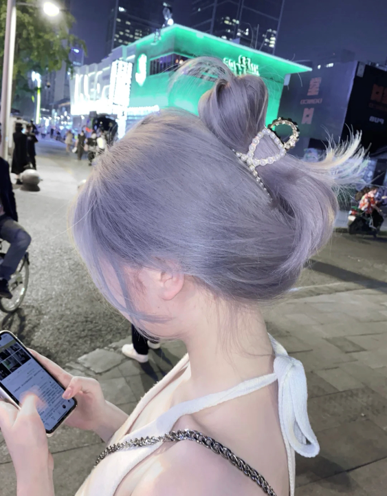 这样的效果,而且蓝色调越褪色越好看,绝对是夏季不能错过的一个颜色哟