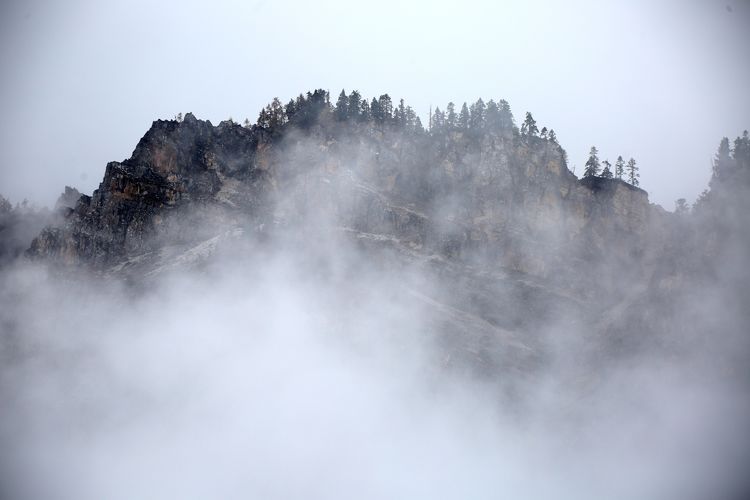 雪晴山色秀 云处有蓝天—雾漫雪山