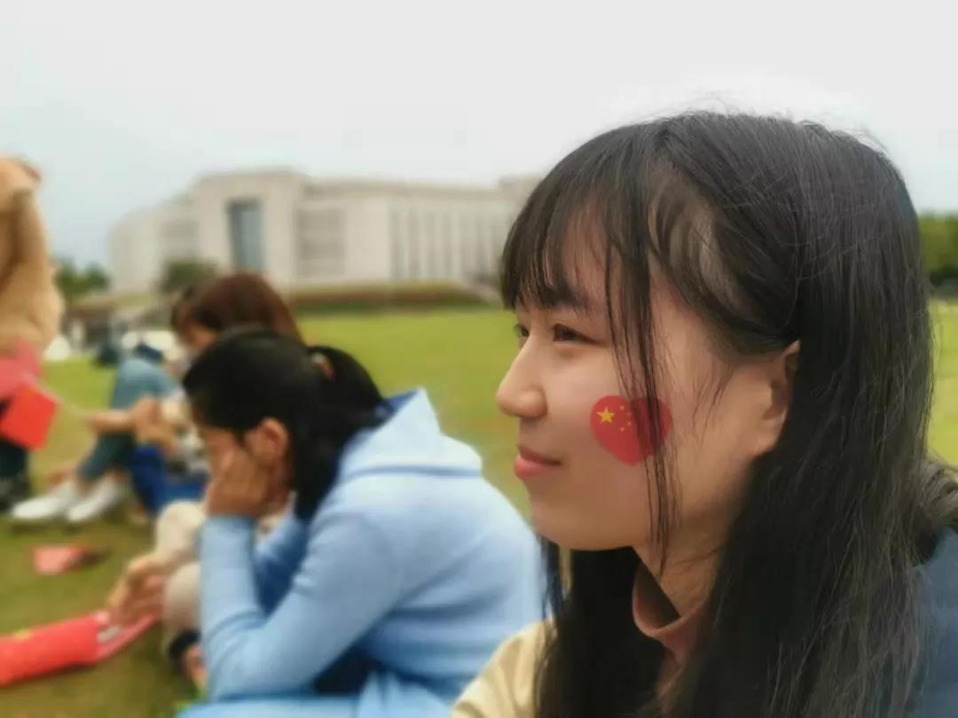 她是会四种乐器的