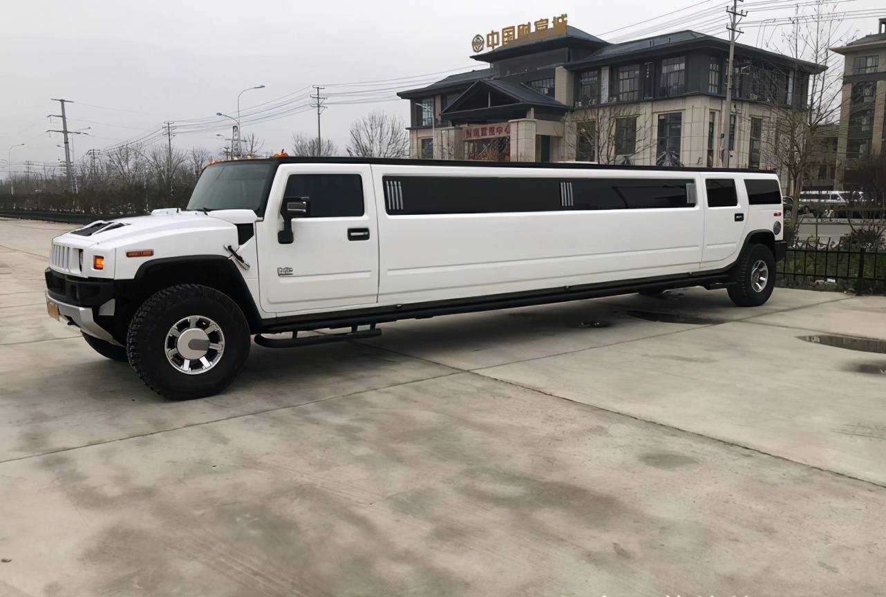 花150万买两辆悍马h2加长,办婚庆公司,生意很好然而却入不敷出