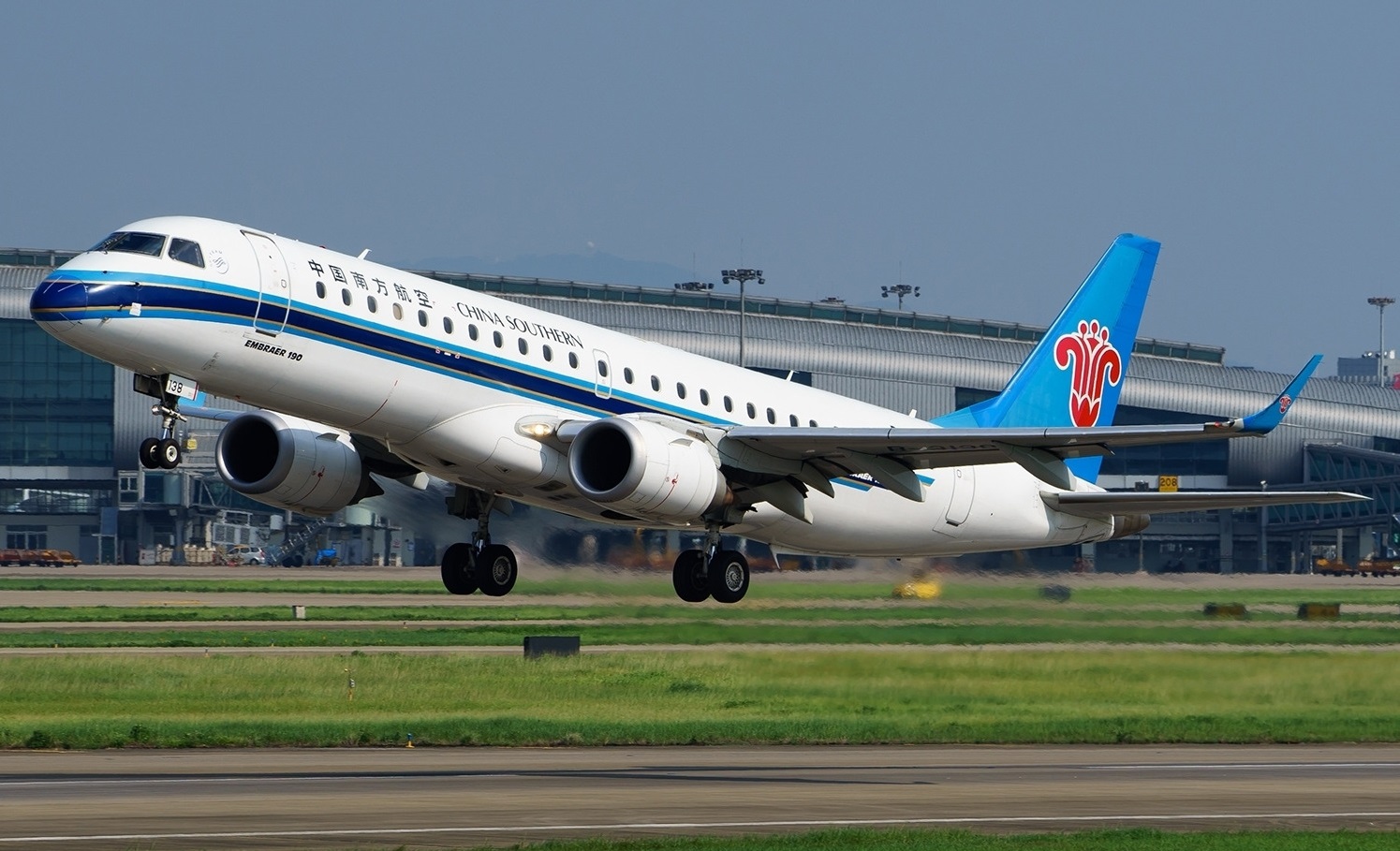 巴西工业erj190我国荣誉出品arj21-700还是座舱布局介绍,乘坐公务舱头