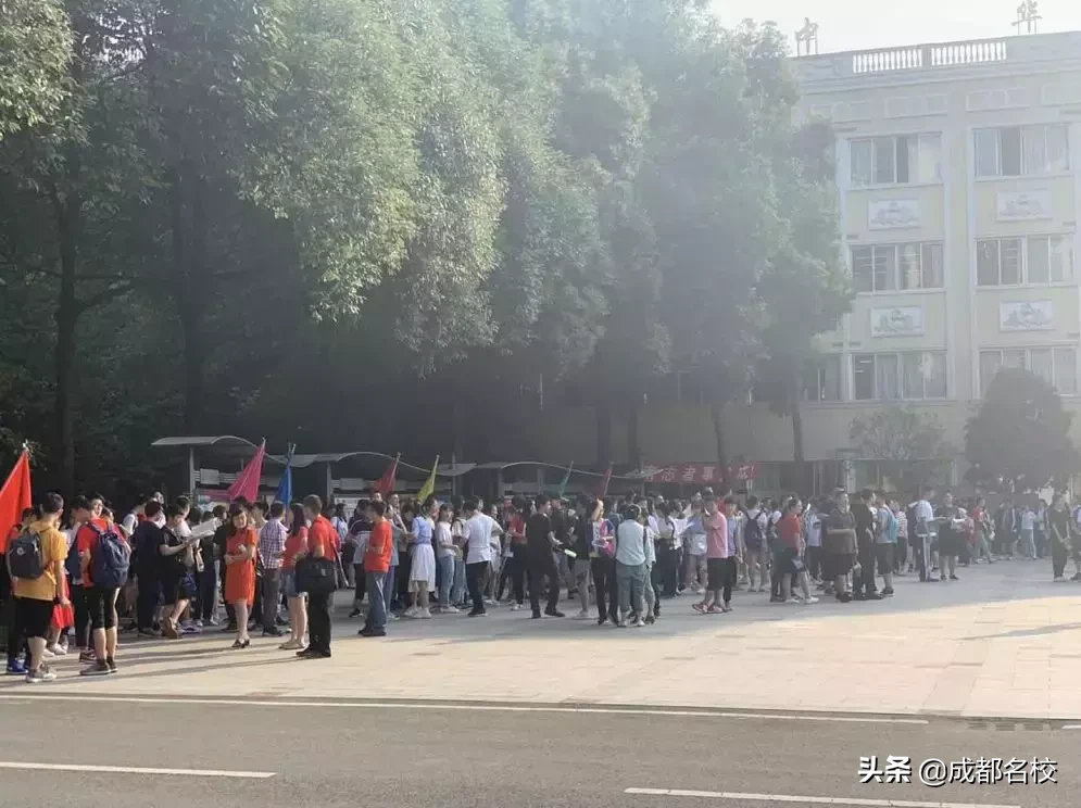 “我的儿子一定能上四七九！”今天，12万考生，决战中考