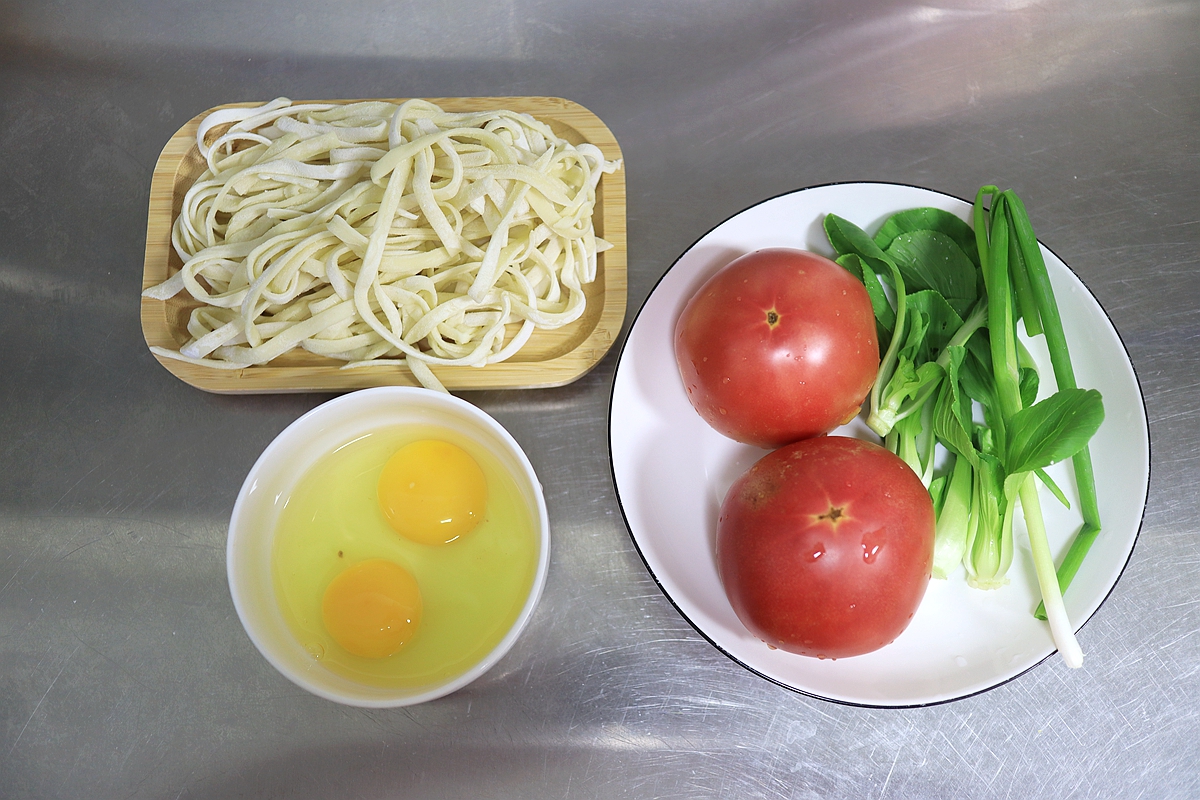 西红柿鸡蛋面（夏天最爱的西红柿鸡蛋面做法）