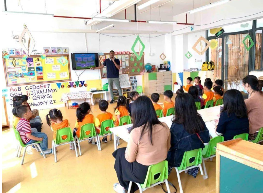 孩子的事儿无小事，公立学校和私立学校选哪个好，多方比较不吃亏