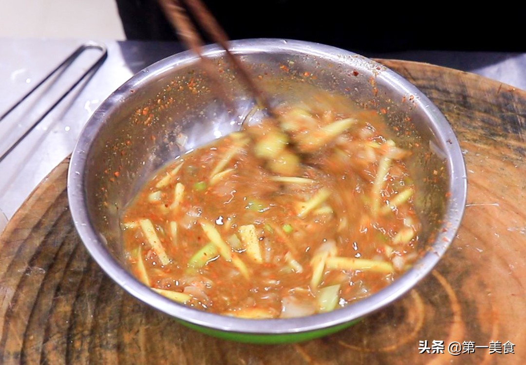 羊肉串怎么做更好吃（做法诀窍教你在家烤羊肉鲜嫩多汁）