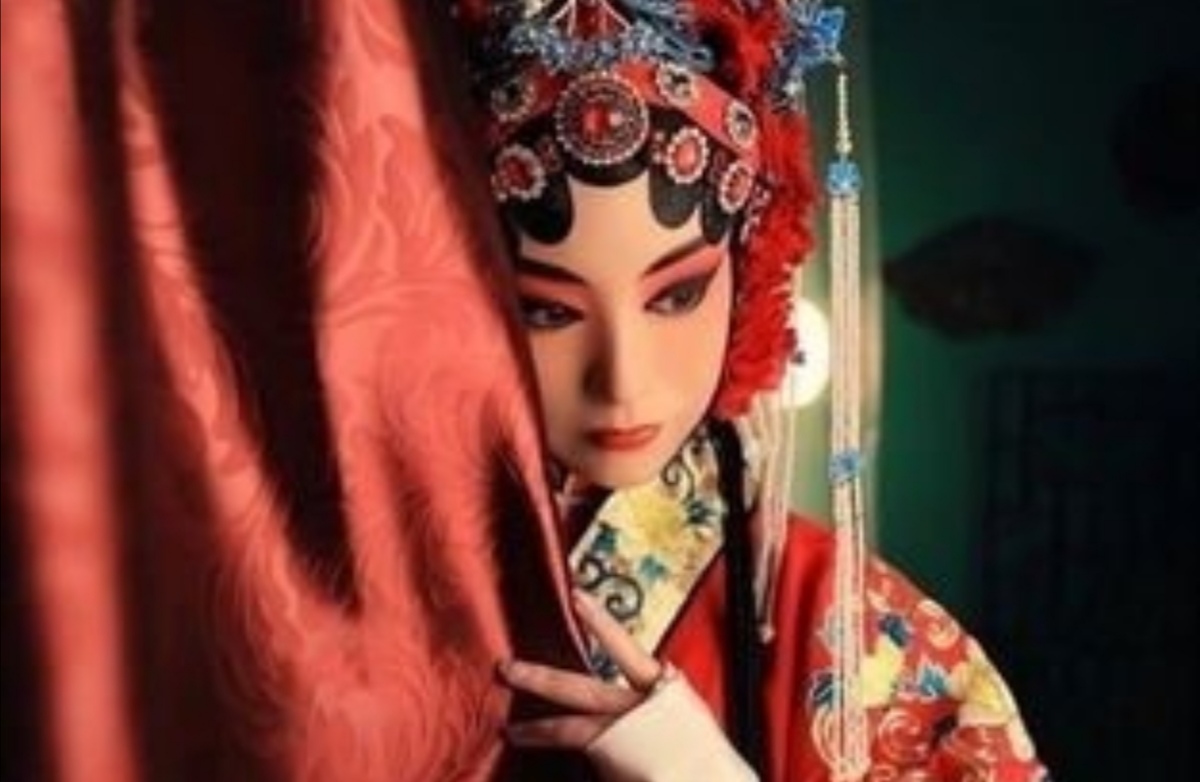 嫂如春晖润心田，温婉如诗韵自生，无声大爱胜千言