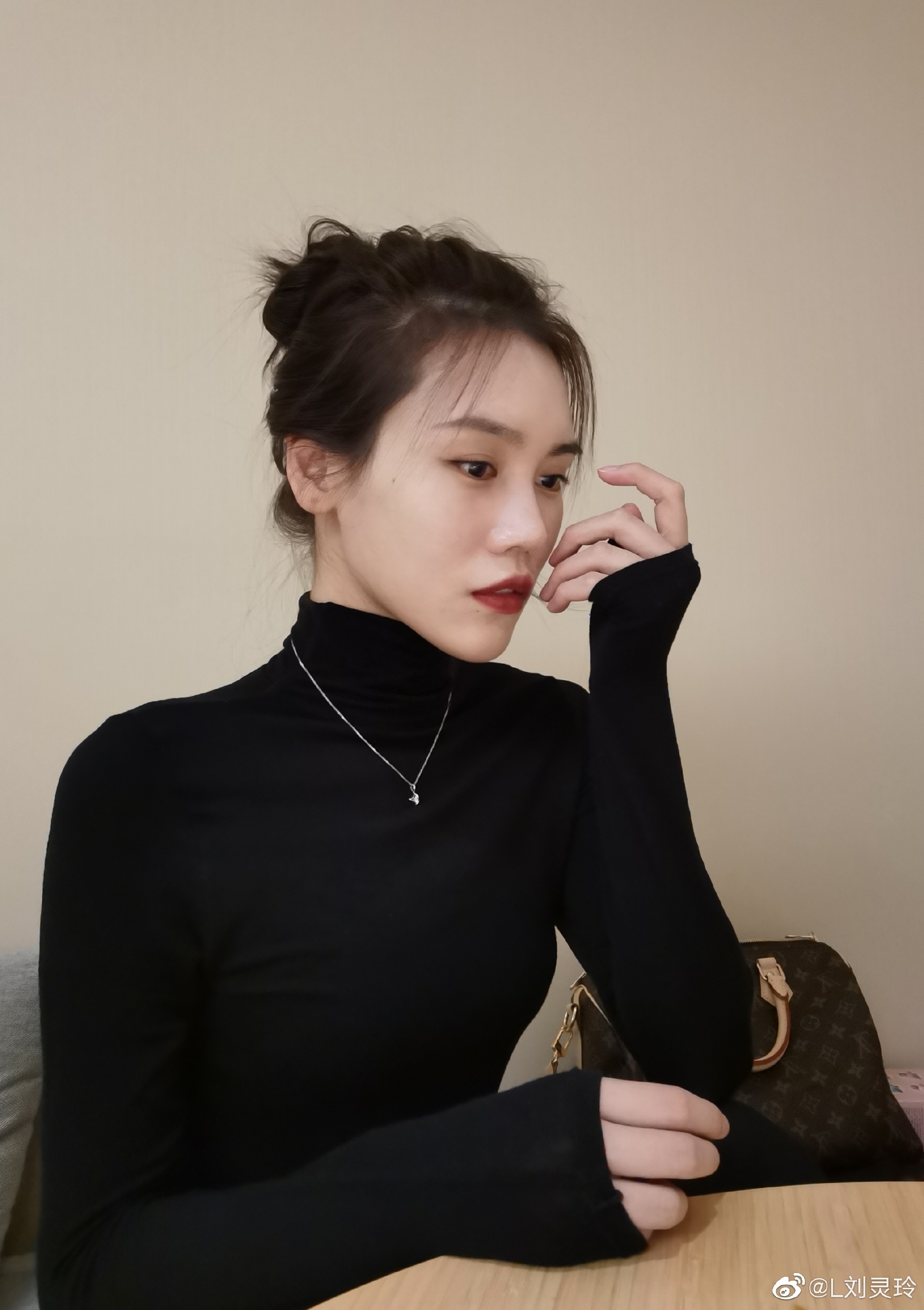 朱雪莹身高有多高（两位蹦床女神两种美！刘灵玲撞脸徐冬冬 朱雪莹素颜清新恋爱甜(图)）