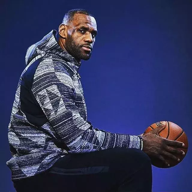 nba为什么打球不会对位(收视率下降31%！同样是篮球比赛，NBA为啥不如NCAA?)