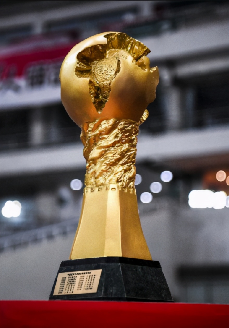 中超火神杯 為什么（火神杯飛進(jìn)場是中國足球的恥辱？靠創(chuàng)意掩蓋尷尬，本賽季不會(huì)消停）