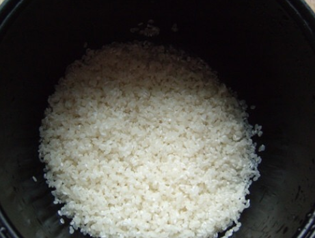 煮粥水和米的比例（米粥香浓黏稠教程分享）
