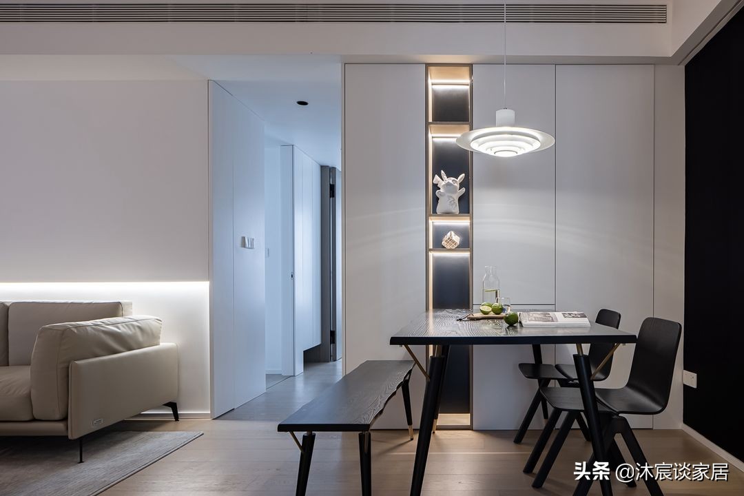 发现一套简洁大方的家，全屋没有一丝多余装饰，真是越简单越高级