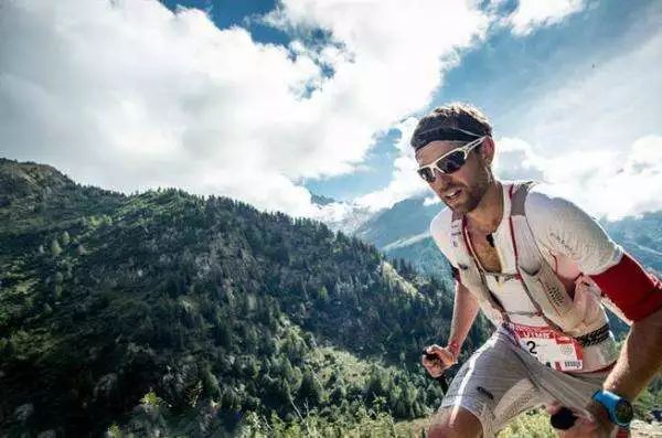 1000多度近视能快跑吗（近视越跑越伤眼？！你要注意）-趣拿体育