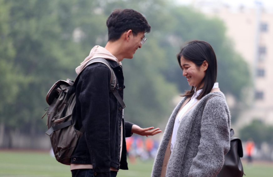 女大学生“怀孕”现象接连不断，辅导员道出原因，别不以为意