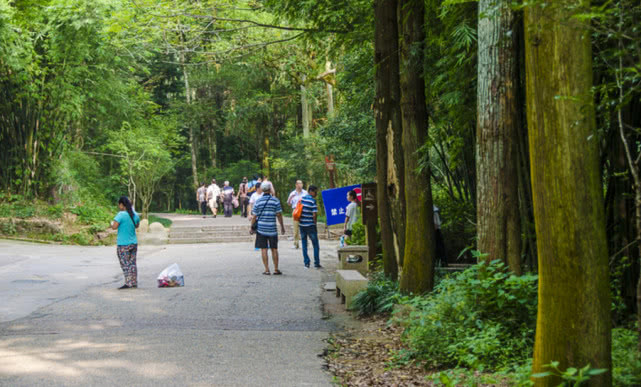 武夷山风景区之天游峰，青山绿水秀美险峻