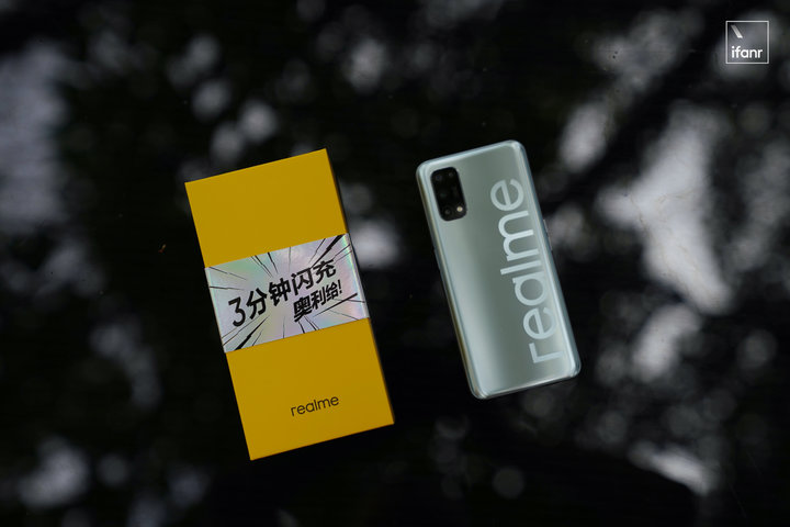 realme 真我 V5 体验：千元 5G 闪充手机，能有多「奥利给」？