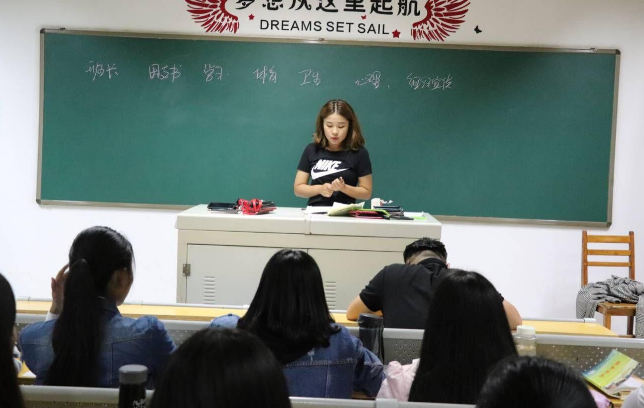 大学生当班干部，什么职位比较“吃香”？不是班长也不是学习委员