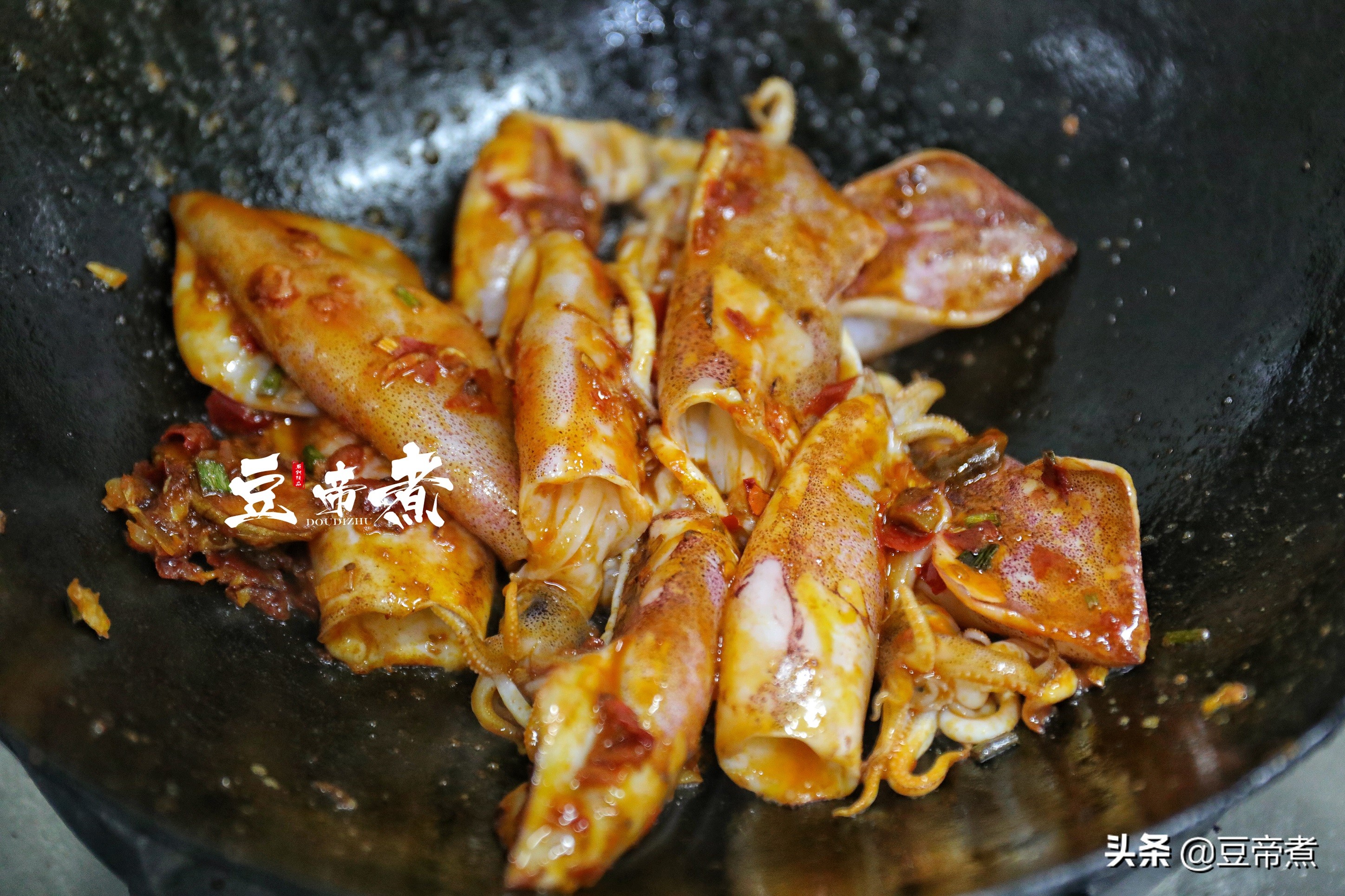 鱿鱼不要焯水了，清淡无味没特色，试试老厨子多年来的私房菜做法