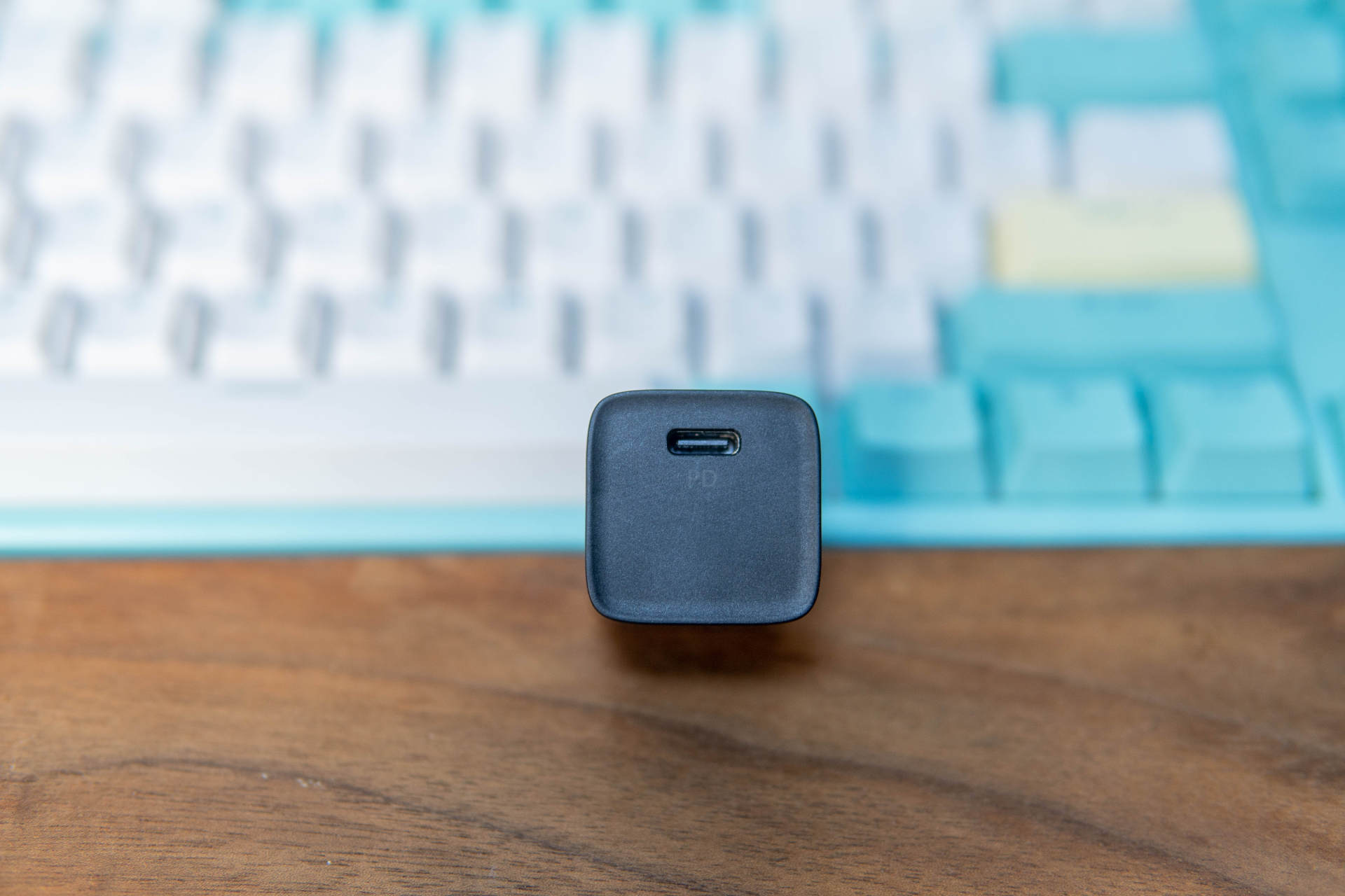 iPhone 13的充电好搭档，RAVPower 20w快充体积竟然和五福一安相同