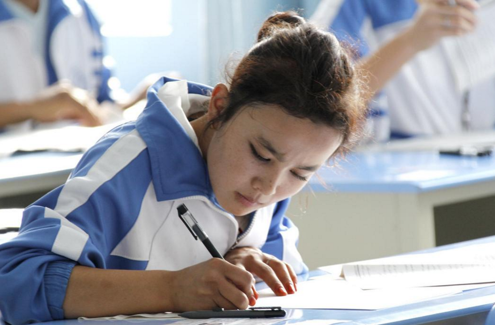 毕业多年才发现，文科生与理科生之间的差距，简直是大相径庭