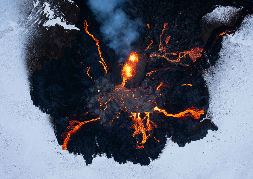 冰岛世界杯头像(他镜头下的燃烧的冰岛火山，如灾难片般震撼)