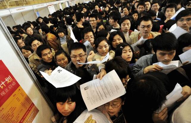 大学生逐渐“白菜化”，上千万岗位缺口无人填，二本生毕业即失业