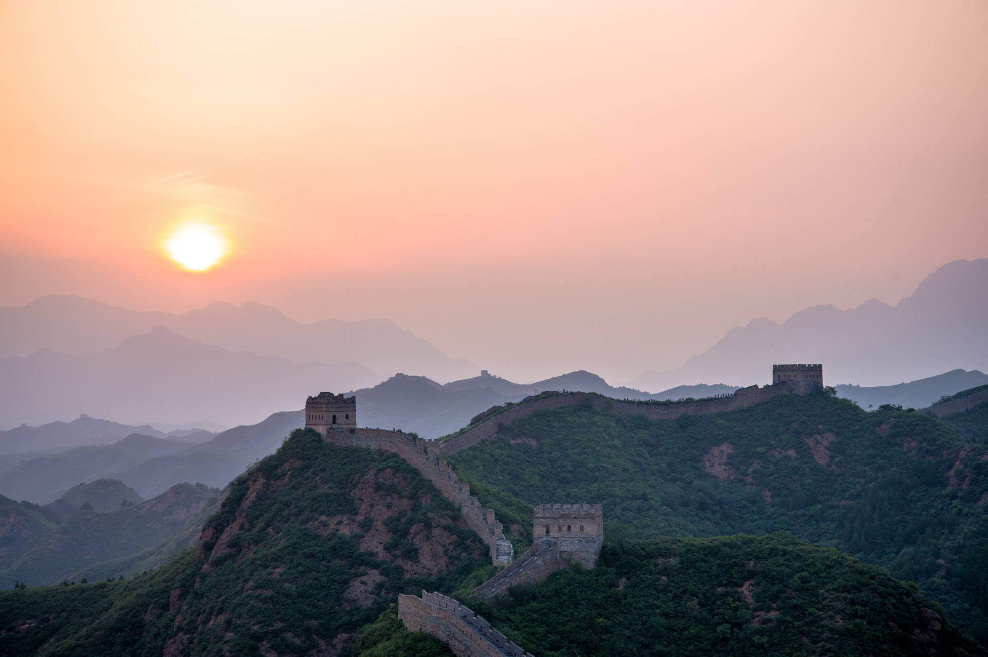 夕阳无限好只是近黄昏是谁的诗句什么意思(“夕阳无限好，只是近黄昏”有两种解释，你觉得哪种好？)