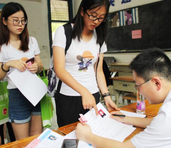 考研时才发现，学硕和专硕差的不仅是学制，学姐后悔当初选错了