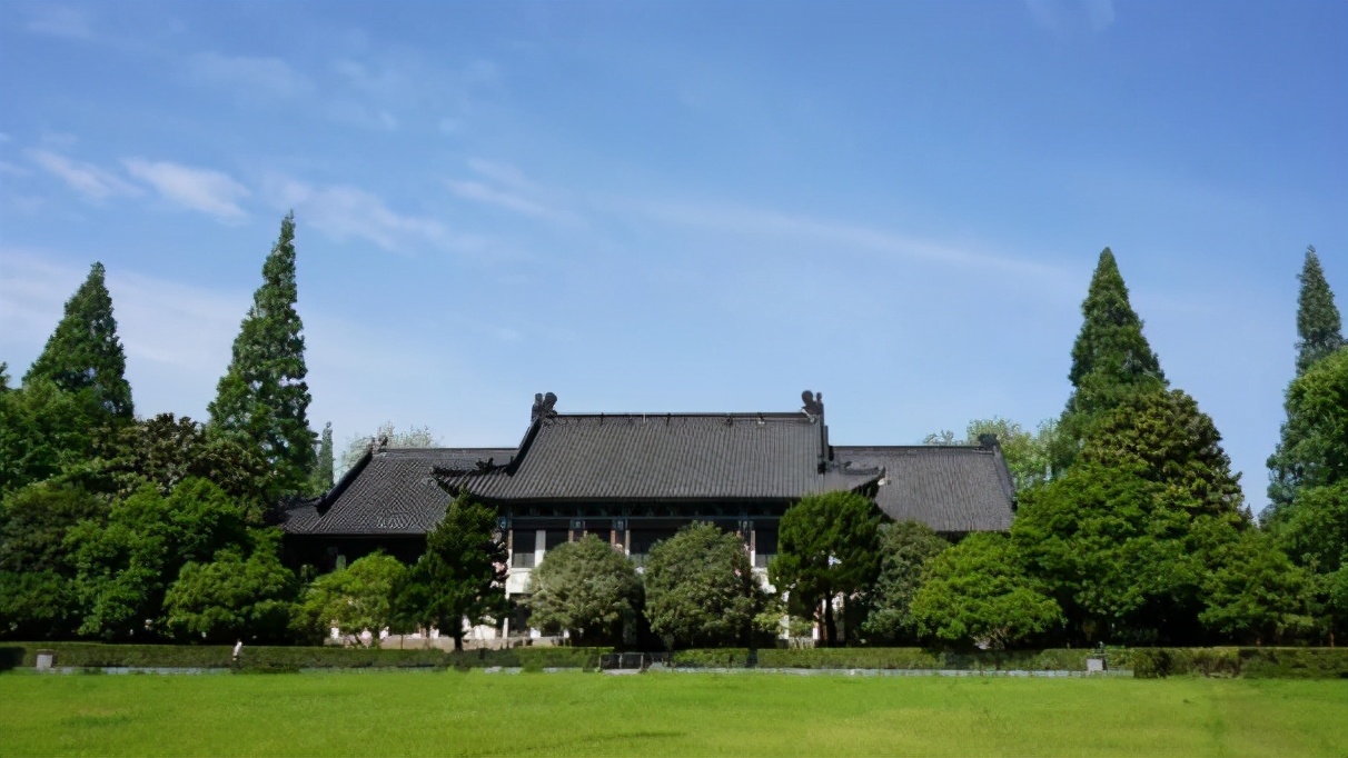 占地217.9万㎡！南京“最好吃大学”：八大食堂吃遍“网红美食”，校车还能免费坐！