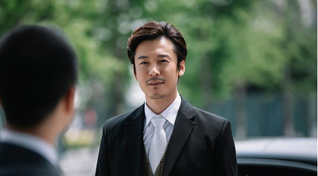 《暴风眼》兔死没有狐悲,女间谍的死,没有换来同伙的一滴眼泪