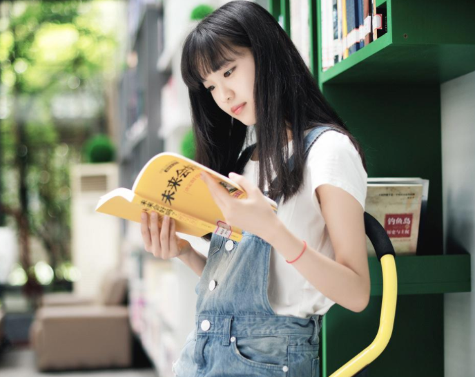 萌妹学霸查分从容淡定，数学获得150分满分，网友对其评价很高