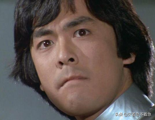 给他讲讲奥特曼的小故事吧