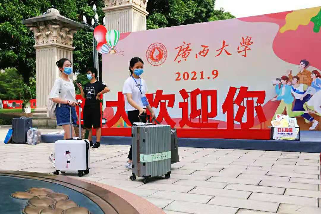 高考“钉子户”唐尚珺，被广西大学录取，却再次选择复读？