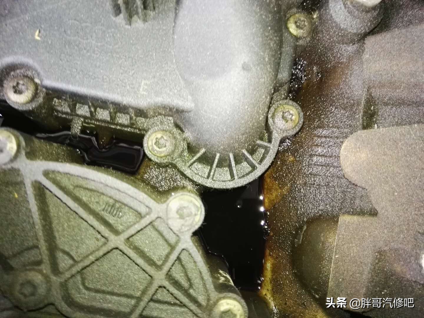 12年车龄23万公里奥迪A6L，2.4V6发动机全方位漏油维修