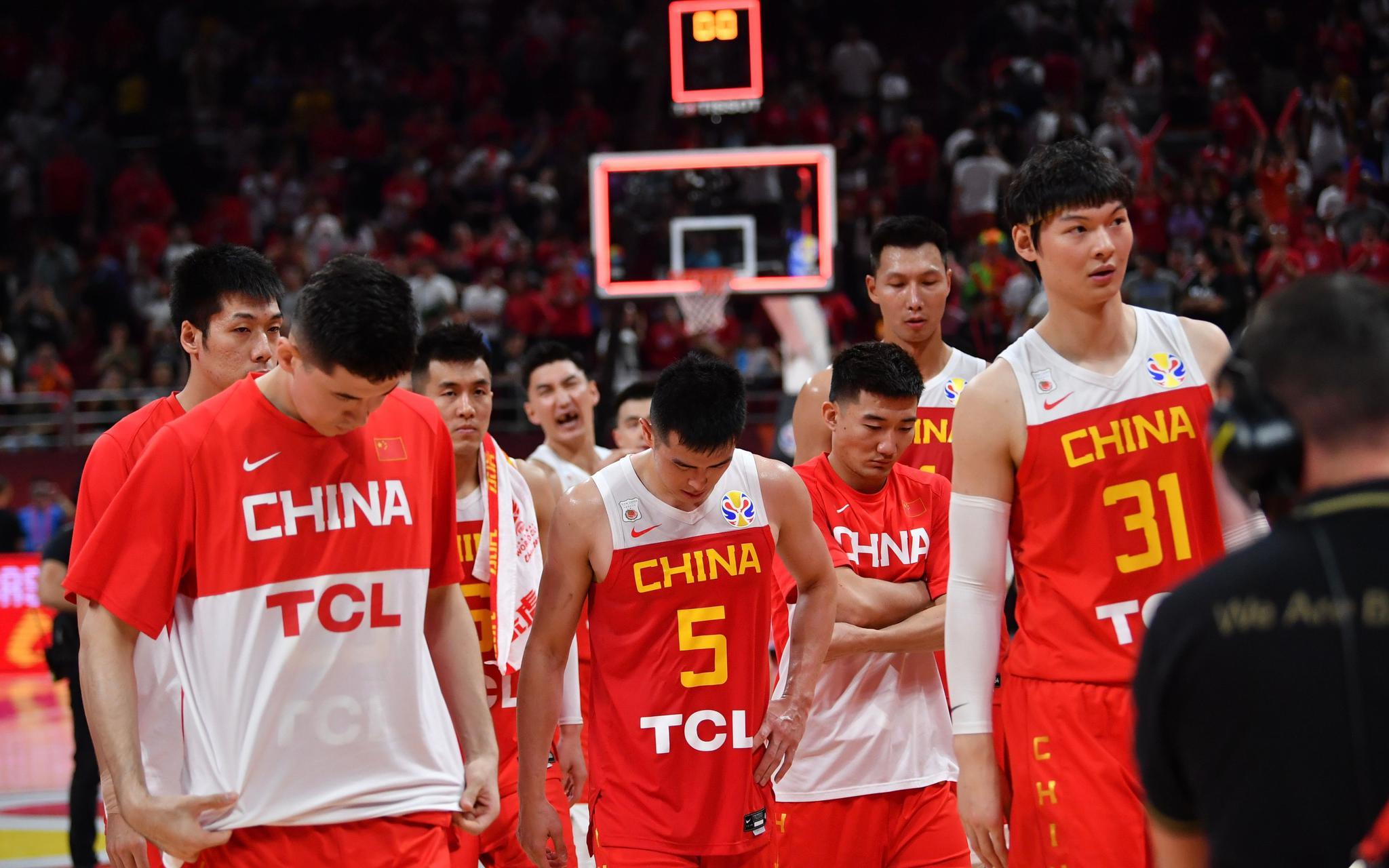 日本队有多少归化球员(男篮悬了！日本5名NBA球员，中国2米11大中锋也被韩国归化)