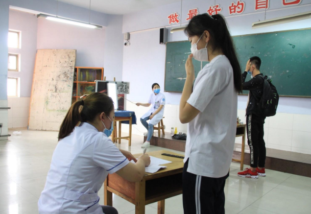 学校组织高考体检，学生不愿检查的4个项目，真想找个地缝