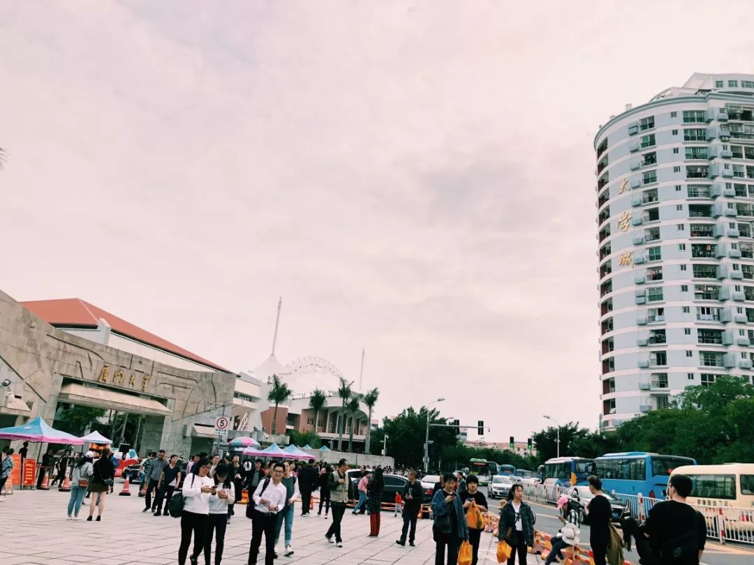 老破小一平10万+！我们走遍厦门18所名校，为你曝光最贵学区房！