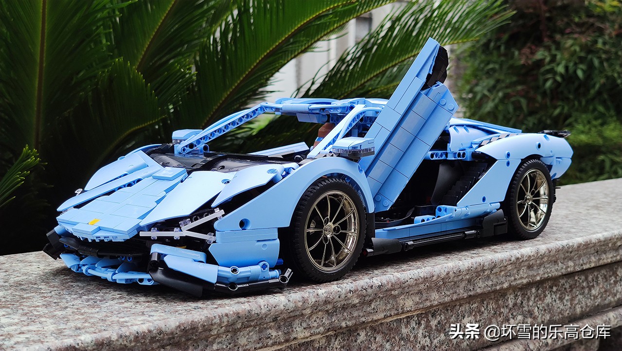 外观霸气，玩点有趣：开箱宇星模王超级跑车，你能认出原型吗？