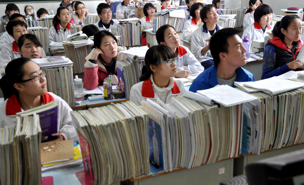 公立学校和私立学校的差距在哪？学生将来差距大，家长别选错