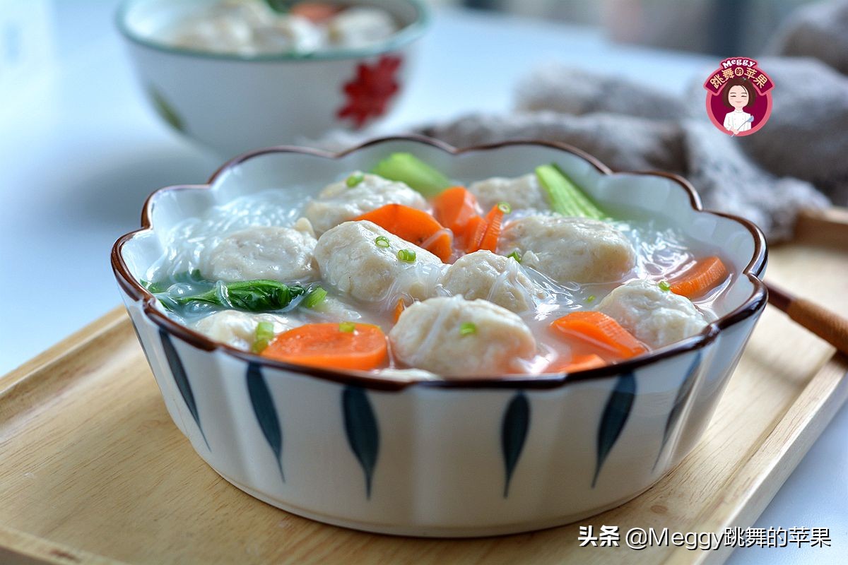 自制的鱼丸Q弹洁白，2道家常鱼丸汤，比饭店的还营养好喝实惠