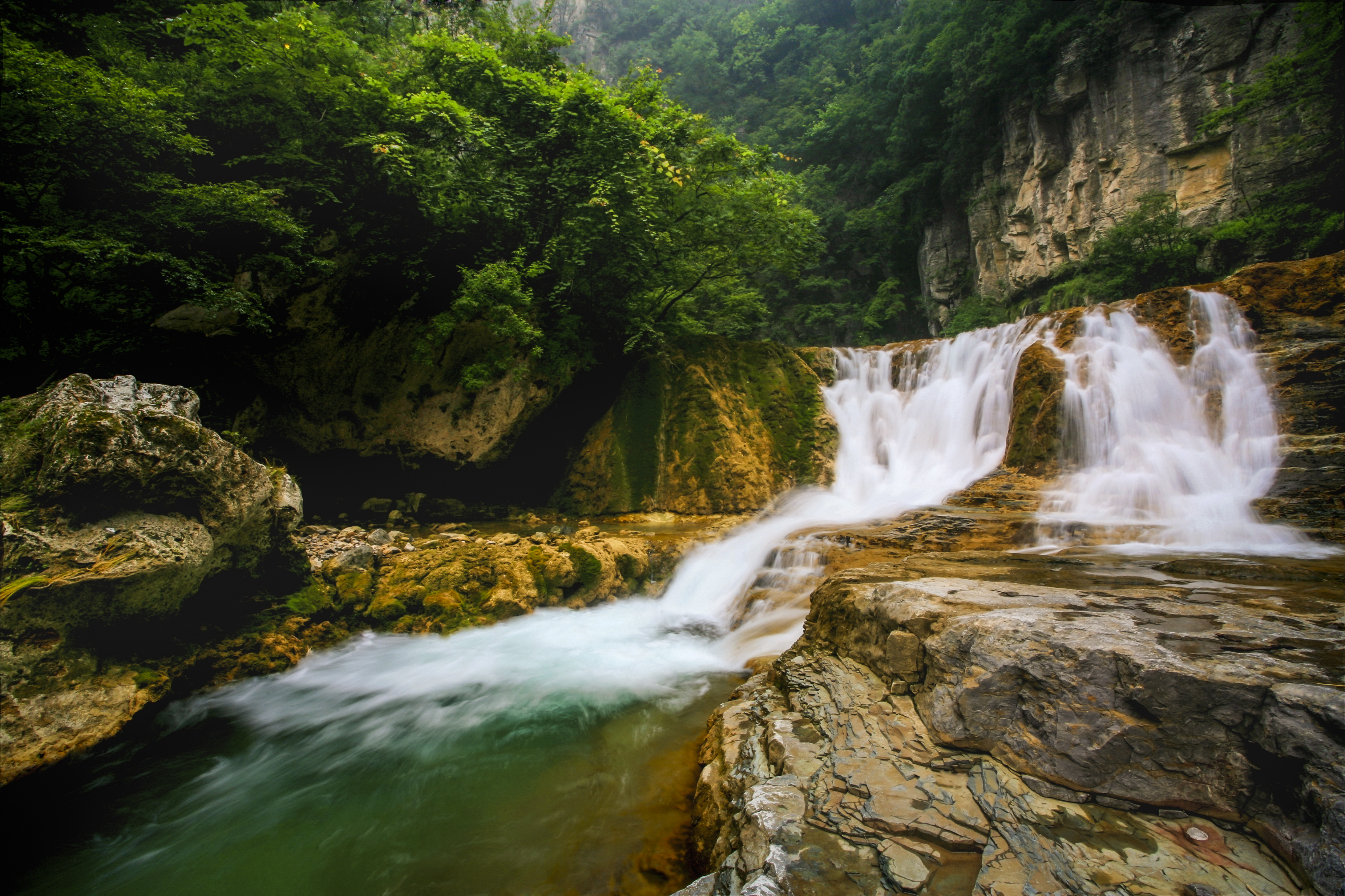 蟒河景区蟒河生态旅游区规划面积120平方公里,是国家级自然保护区