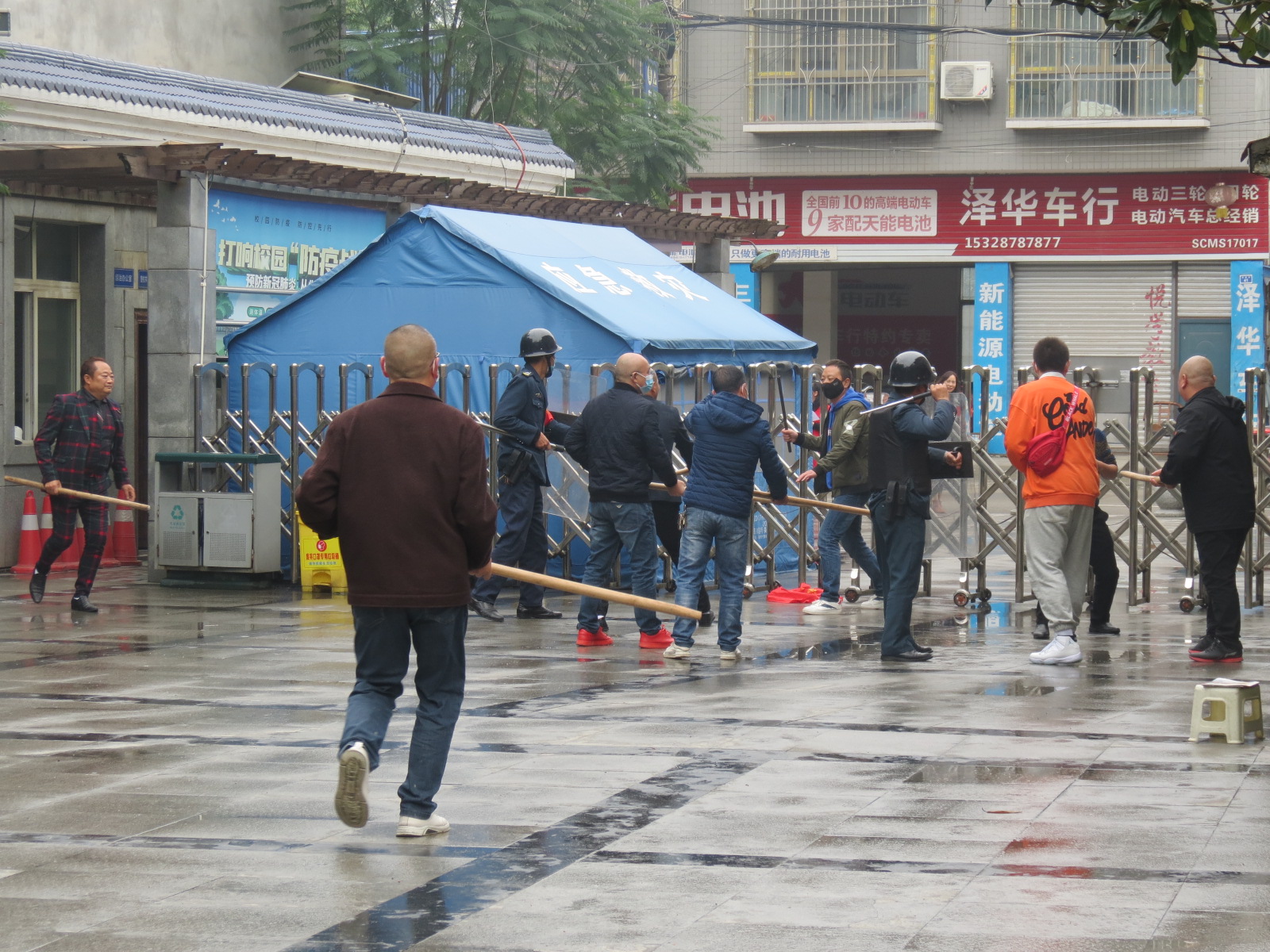 四川东坡区永寿小学开展反恐防暴应急处置演练