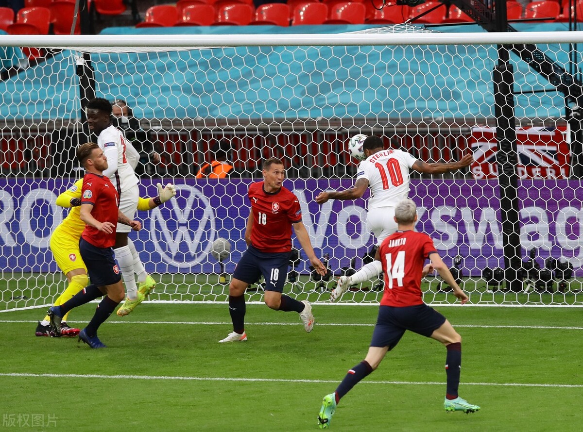 欧洲杯-斯特林头球制胜 英格兰1-0捷克获小组第一 两队携手出线