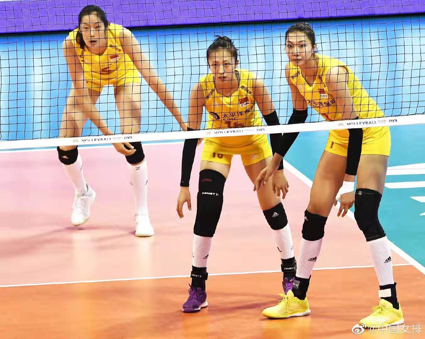 2019中国女排对决塞尔维亚女排(中国女排3-0塞尔维亚，张常宁袁心玥携手砍24分，朱婷没能上场)