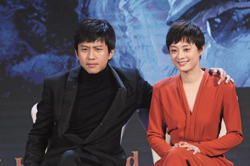 邓超、孙俪真挺般配的，两人穿啥都像情侣款，真挺有默契的