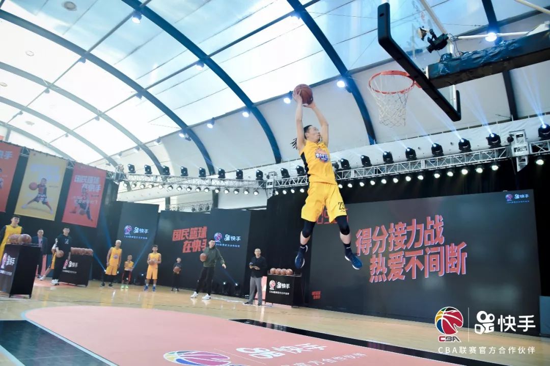 军歌为什么不去cba呢(快手“拦”球，CBA“快”跑)