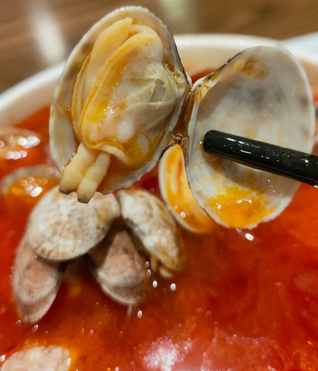 深圳花甲粉店装修效果图设计，地道美食氛围打造